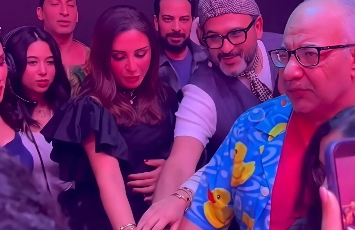 أنغام من الكواليس مع أبطال مسرحية 