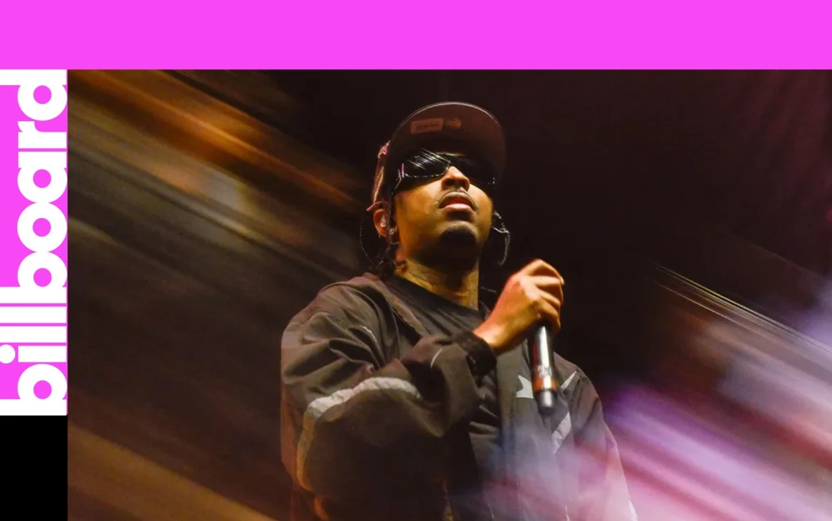 يواصل 21 Savage التألق مع ألبومه What Happened to the Streets? ، ليصبح خامس ألبوم له يحقق حضورًا قويًا على قوائم Top RB/Hip-Hop Albums، محققًا 65.8 مليون استماع أسبوعيًا.. اقرأوا موقعنا. 