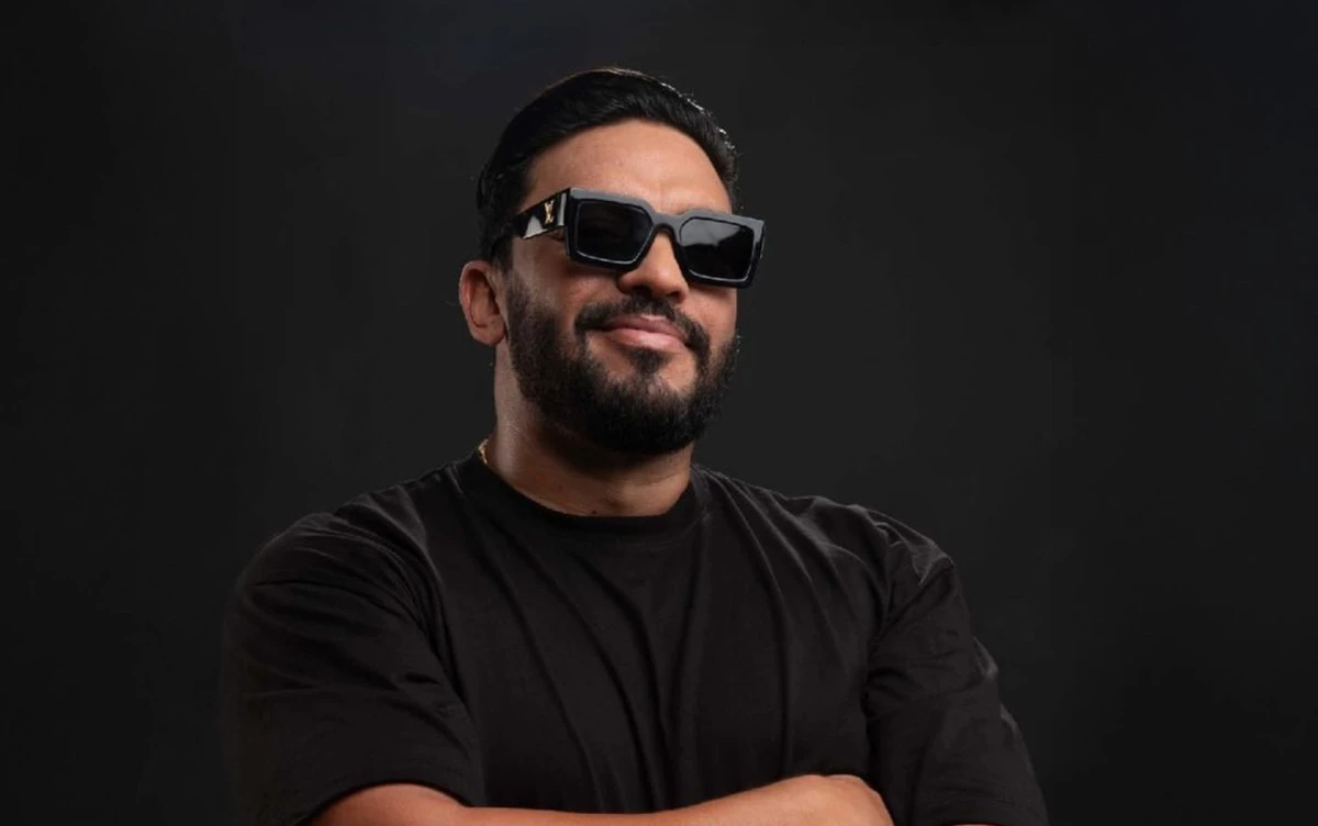 الصورة والكلمات في أغنية أمير البحار تعيد النظر إنسانيًا في فكرة الهجرة، وتكشف الظروف الاجتماعية القاسية التي تدفع الشباب إلى المجهول داخل البحر. تفاصيل الأغنية كاملة على موقعنا 