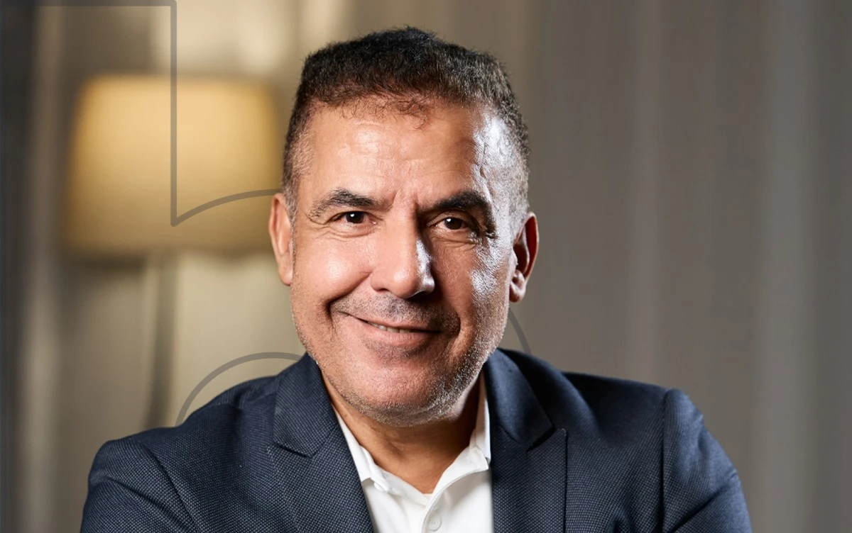 قبل أن يصبح "أمير الراي" و"الشاب مامي"، كان محمد خليفاتي أحد أبرز أصوات الراي الجزائري! جلست بيلبورد عربية مع الشاب مامي في حديث تفصيلي يستعيد رحلة صعوده وأبرز محطاتها.. تابعوا المقابلة الكاملة معه عبر موقعنا: 