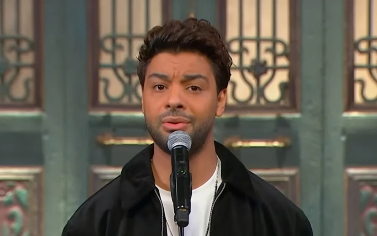 أعلن أحمد حمال عن أول تعاون غنائي يجمعه بزوجته فرح الموجي، أغنية بعنوان مالي عيني من ألحانه وكلمات حسام سعيد، وذلك خلال ظهوره في برنامج صاحبة السعادة. تفاصيل المقابلة عبر موقعنا: 